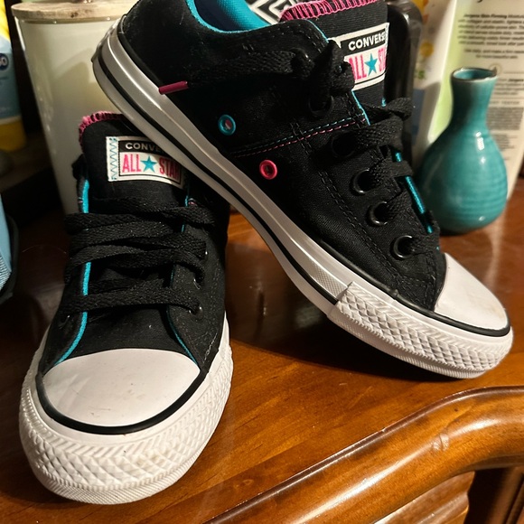 Women’s Converse sneaker, like new. - Picture 3 of 3